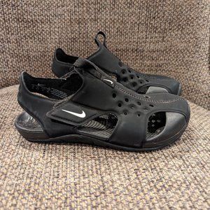 Nike sandals size 1 black sunray
